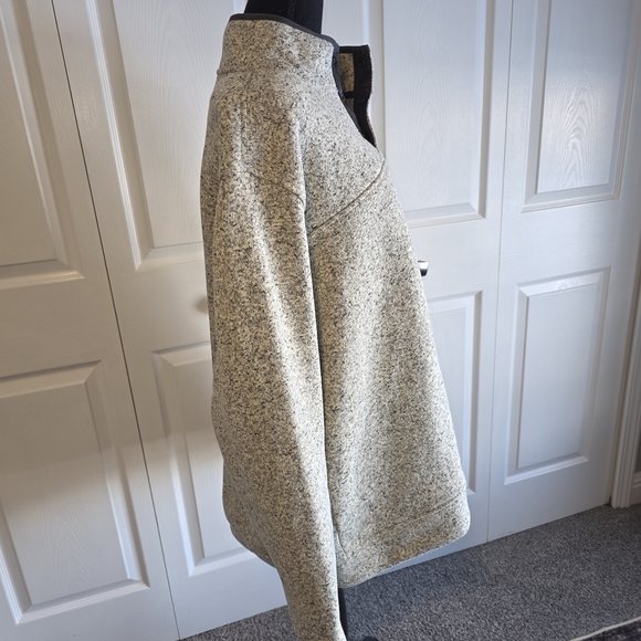 Eddie Bauer Men's Light Gray Crewneck Sweater - Picture 4 of 5